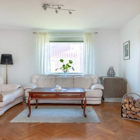 White & Bright Room In A Shared Apartment Göteborg Dış mekan fotoğraf