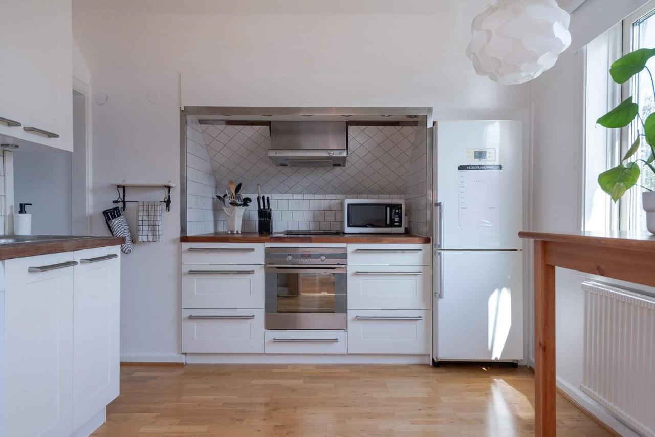 White & Bright Room In A Shared Apartment Göteborg Dış mekan fotoğraf